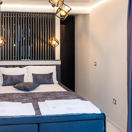 Luxe 1 *